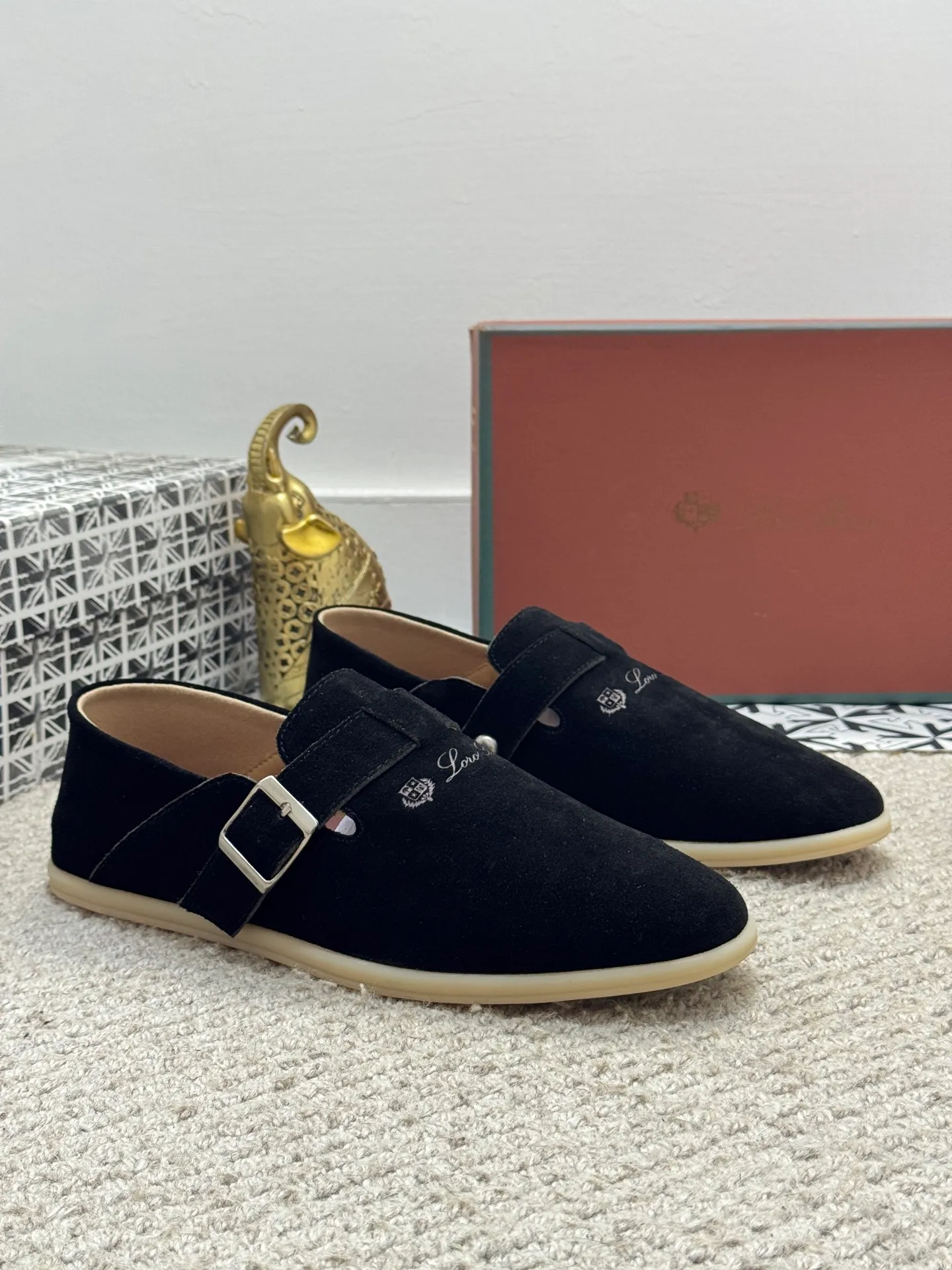 Men's men's shoes 💰420 [New style] 🍓🍓Loro Piana - LP's new moccasin shoes are made of water-repellent treated suede uppers with rubber soles, a classic. The complex craftsmanship and meticulous structure make the shoes light and soft, allowing you to walk comfortably and freely. Perfect for wearing at the beach or out in the water during the summer. Size: 38-44 (45 customized